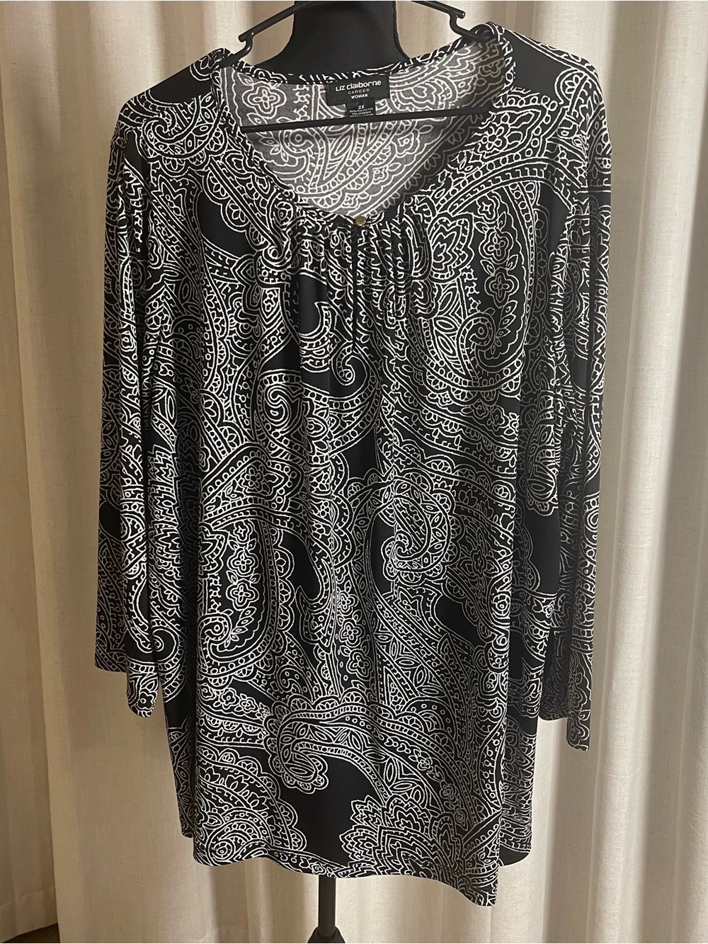 Liz Claiborne Black & White Paisley Tunic Top